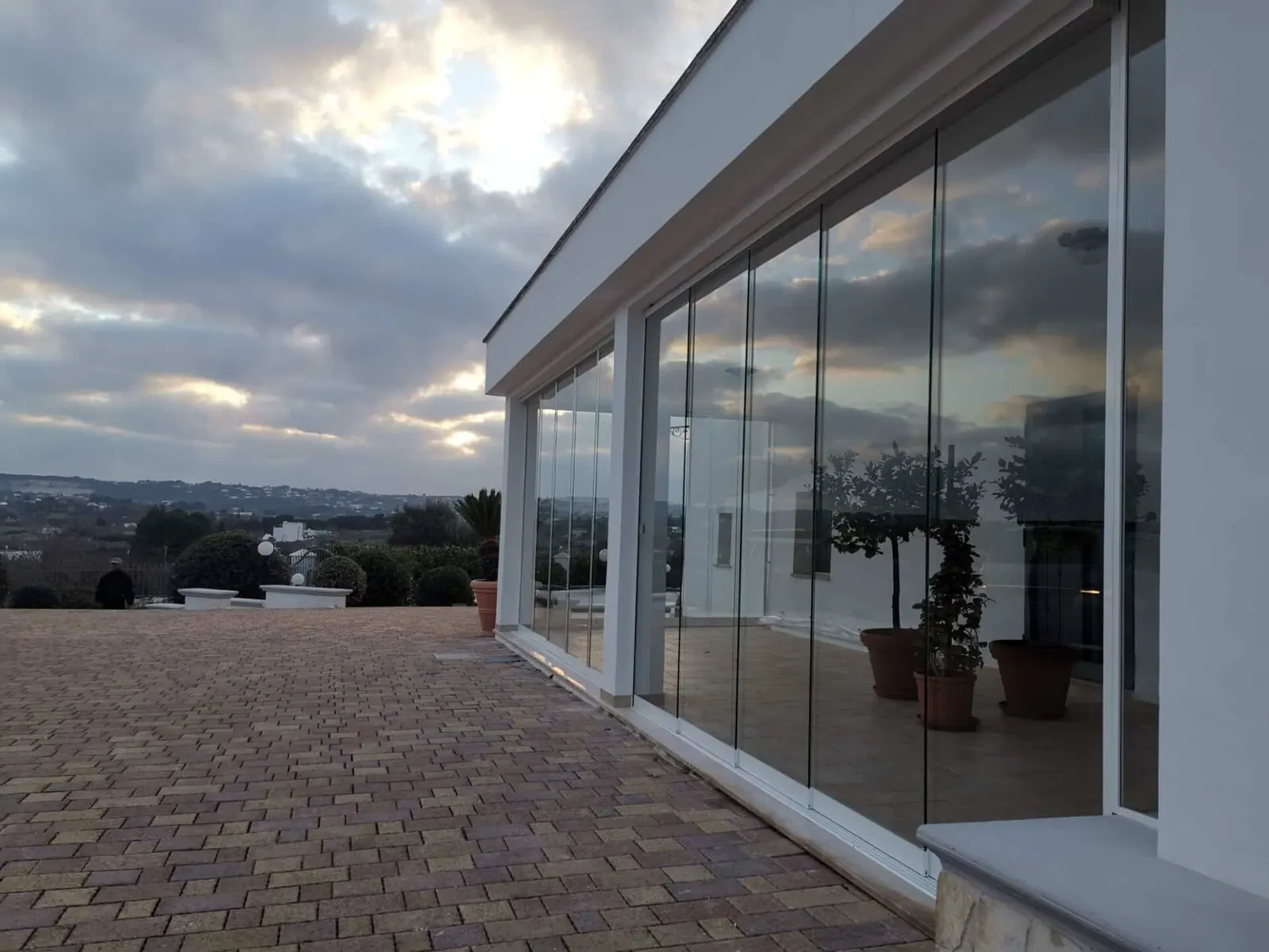 Acristalamiento panorámico de paneles correderos en terraza
